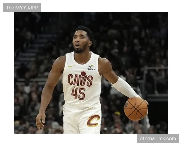 CJ·麦科勒姆突破拉开防守空间提升球队关键时刻得分效率