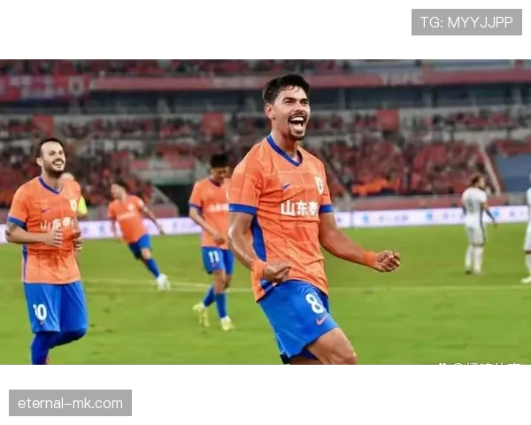 内忧外患！山东泰山争冠危机暴露，主帅战术分歧与阵容老化引发球迷热议